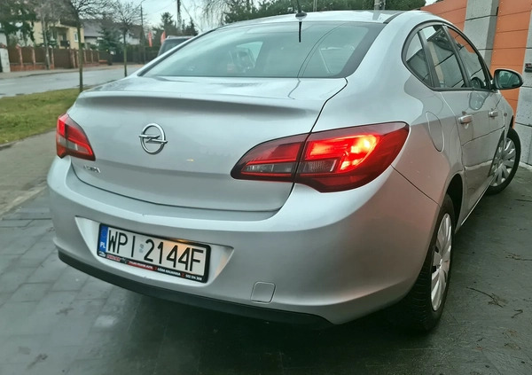 Opel Astra cena 27999 przebieg: 230000, rok produkcji 2016 z Ciechanów małe 191